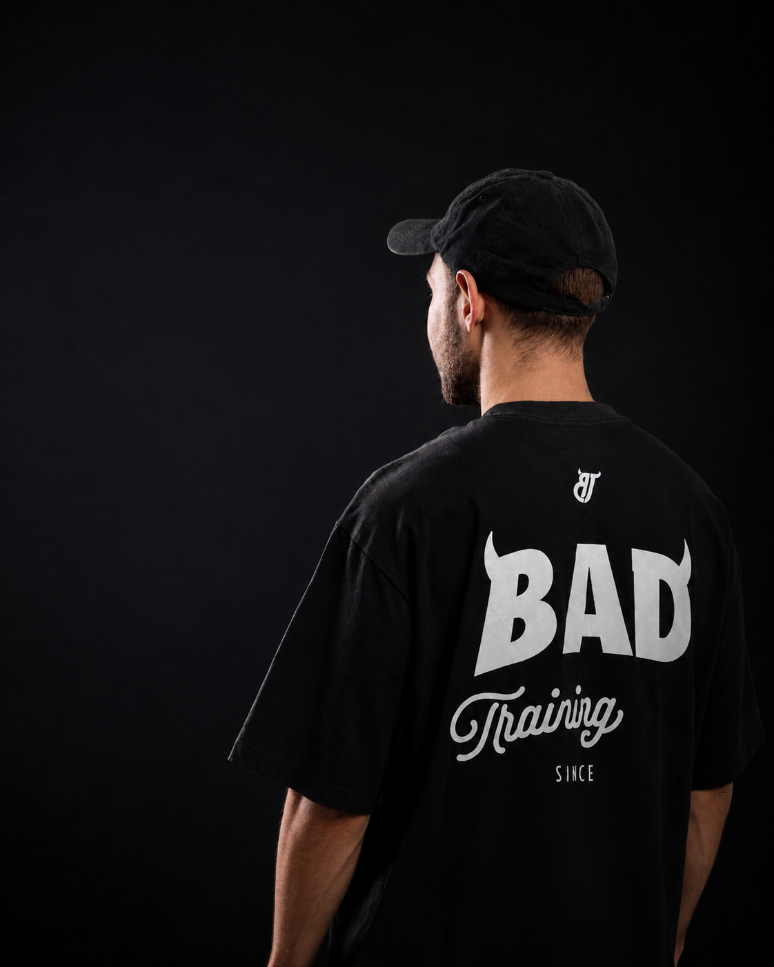 Raphael Badini de costas com a camisa BAD TEAM